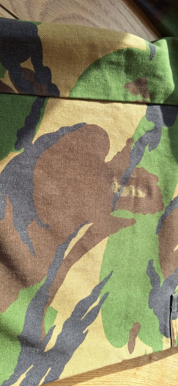 Camouflage Jagers outfit. Jas, Broek en Riem Maat M/L