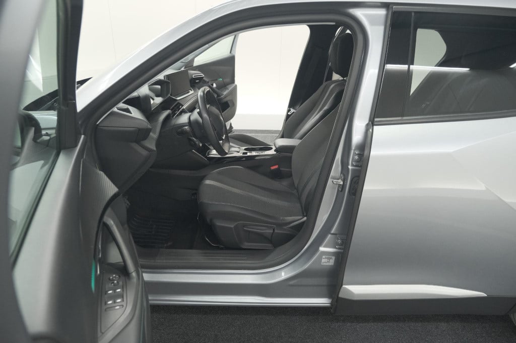 Peugeot E-2008 ev allure pack 50 kwh | 3 fase laadfunctie | camera | naviga