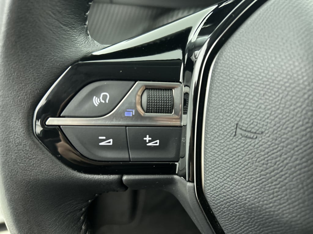 Peugeot E-2008 ev blue lease allure 50 kwh | rijklaar |