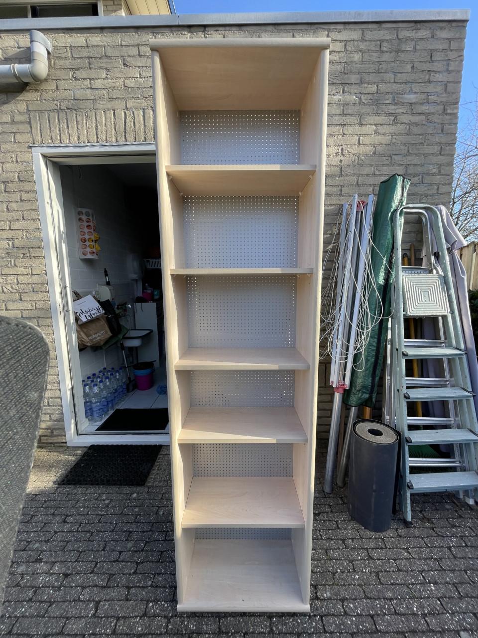 Gratis af te halen boeken/speelgoedkast