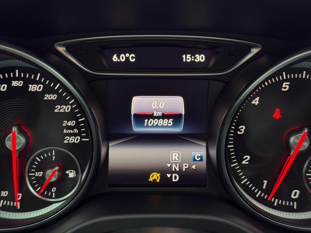 Mercedes-Benz Gla-klasse 180 business solution amg pano camera clima