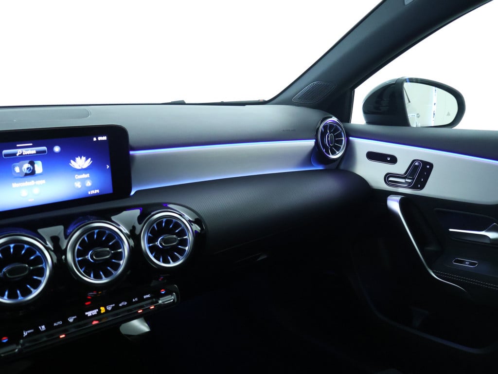 Mercedes-Benz A-Klasse 180 business solution amg | nightpakket | parkeerpak