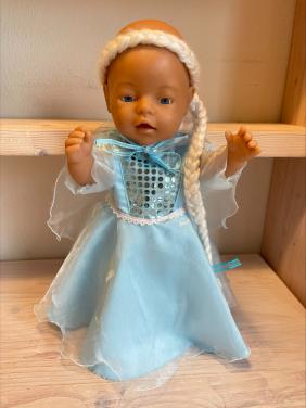 Poppenkleertjes baby born. Set Elsa. Opbrengst KiKa.
