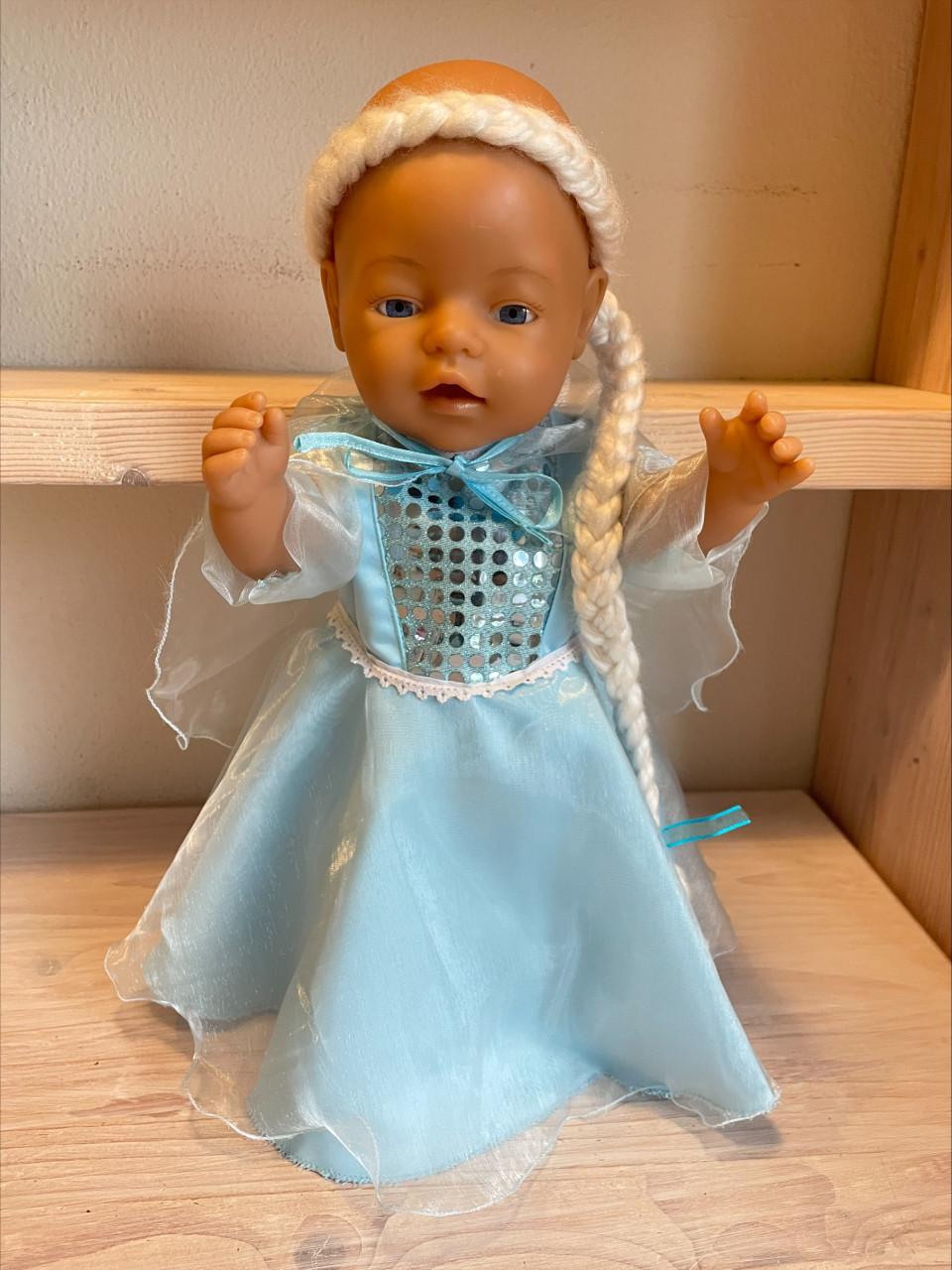 Poppenkleertjes baby born. Set Elsa. Opbrengst KiKa.