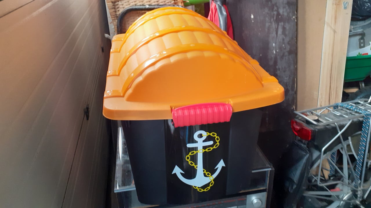 Playmobiel doos & Speelgoed.& en PIRATEN-Kist & Poppenhuis 2 x