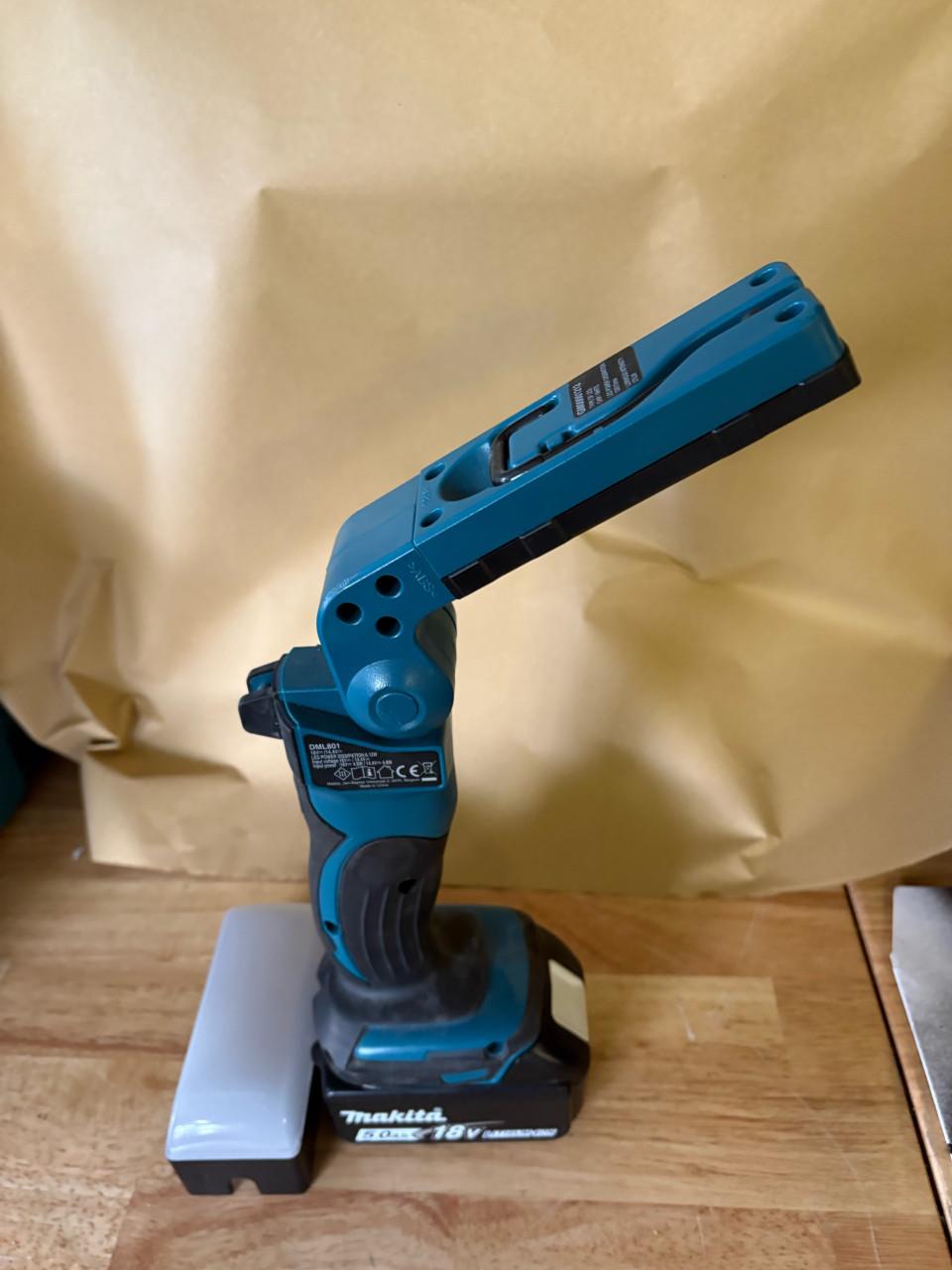 Makita Led lamp met 18v 5,0Ah accu  Nieuw!