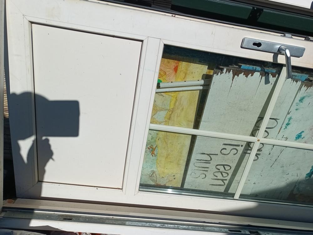 Kunststof deur + (stel-)kozijn 225 x 93 cm (233 x 103 cm). Gratis afhalen.