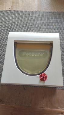 Gratis kattenluik Petsafe 4 standen buitendeur