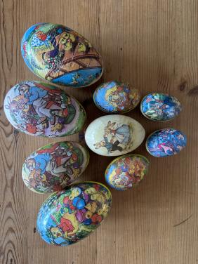 Vintage kartonnen paaseieren.