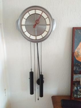 """EIGEN ONTWERP GEMAALKTE KLOK""