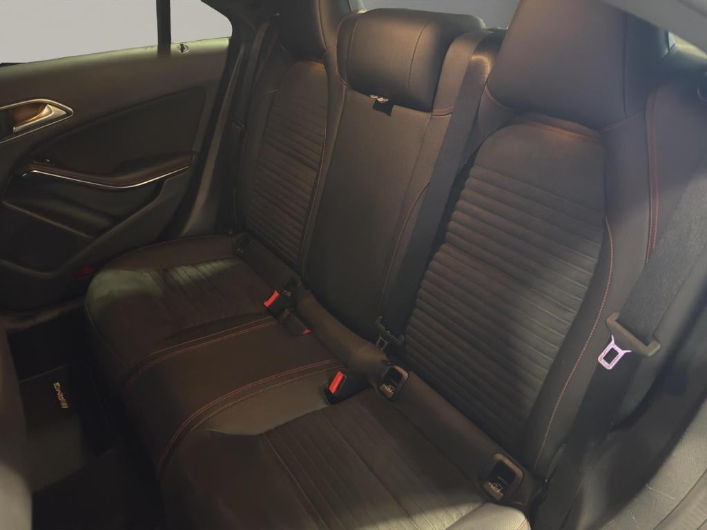 Mercedes-Benz Cla 180 amg night edition plus | camera | 18"| sportstoelen |