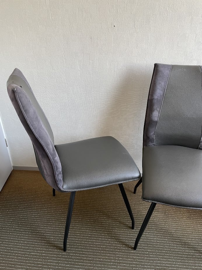 2 eetkamerstoelen  Henders & Hazel