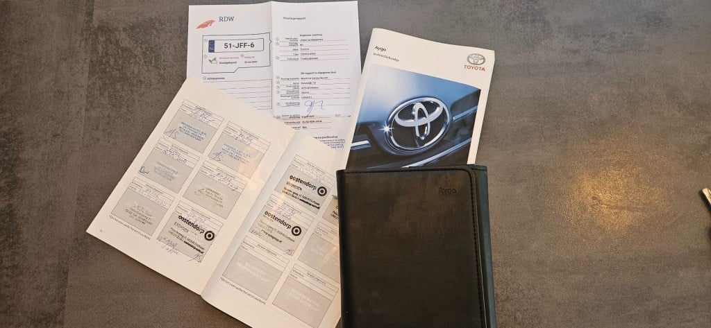 Toyota Aygo 1.0-12v 5drs comfort navigator / nl auto / nap