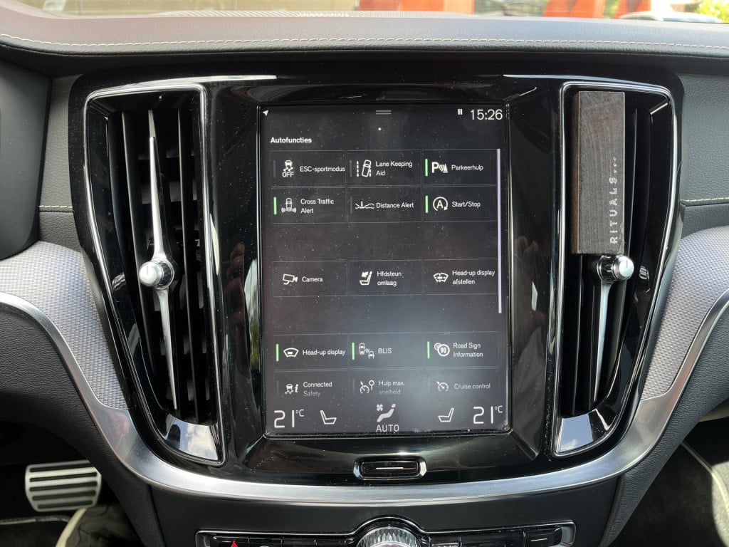 Volvo S60 2.0 t5 r-design | pano | pilot assist | head-up | carplay | stuur