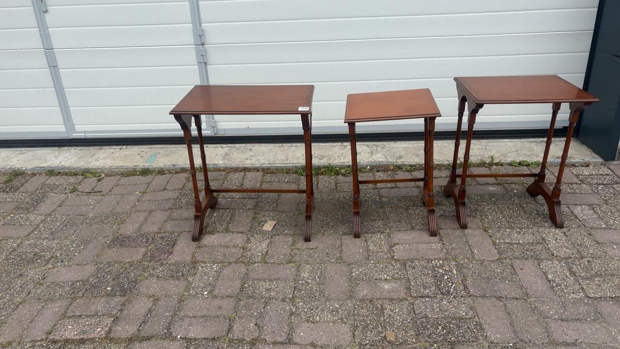 Setje bijzettafels