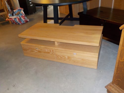 Mooie kwaliteit blank t.v. meubel in vrijwel nieuw staat