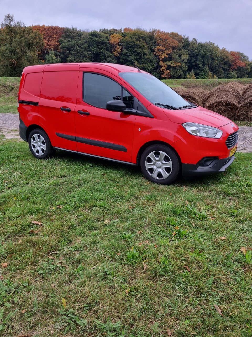 Ford transit courier benzine 1.0