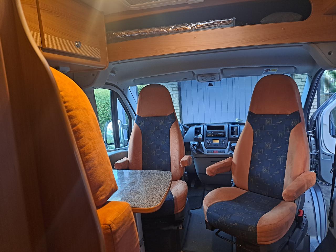 Pössl 2Win 600  |  Automaat  |  Buscamper  |  Lage km-stand