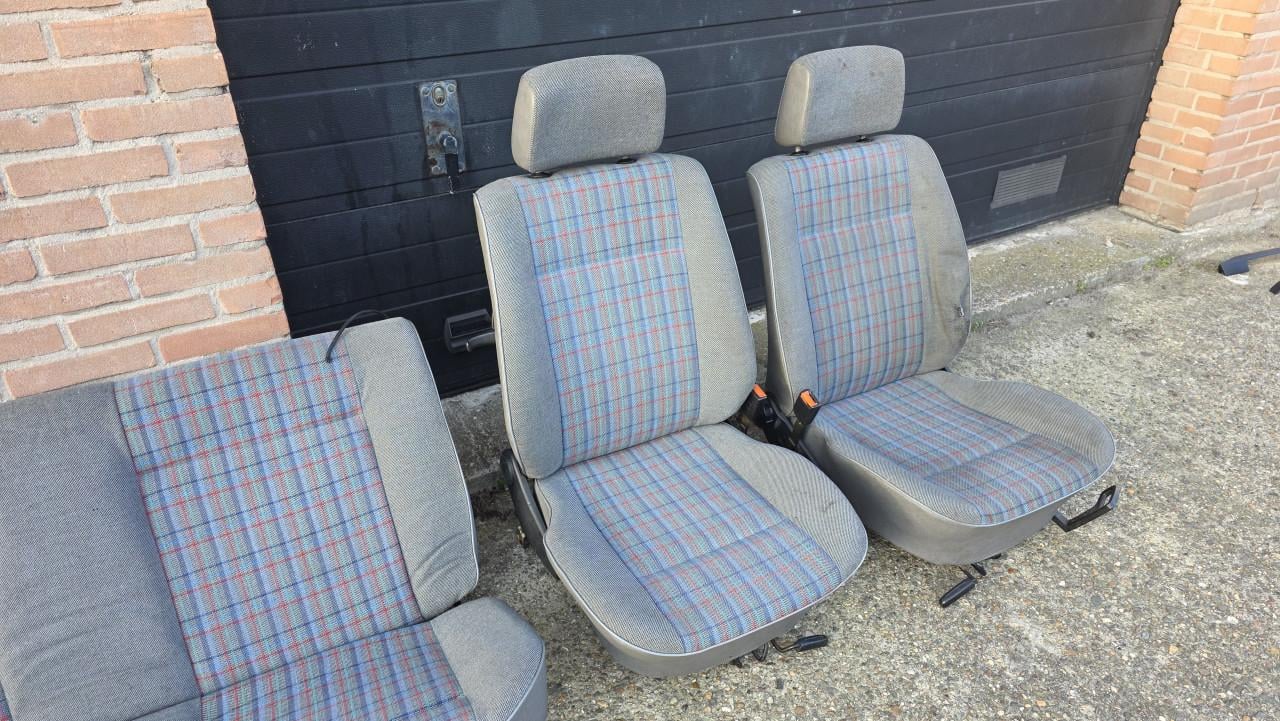 VOLKSWAGEN GOLF 2 INTERIEUR MOET WEG!