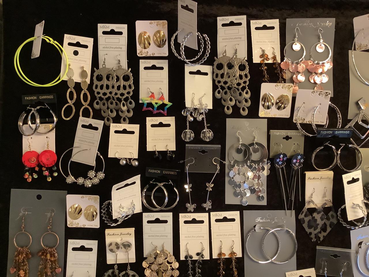 Partij prachtige oorbellen. (Partij 16)