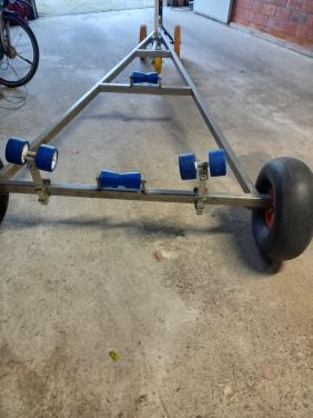 Strandtrailer rvs nieuw   voor ribboot, zeilboot,motorbootje  550,00 euro.