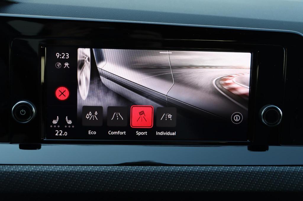 Volkswagen Golf 1.5 etsi r-line 130pk dsg7