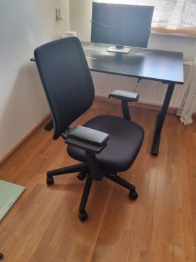Bureau 80x120 cm. (In hoogte verstelbaar)+ bureaustoel