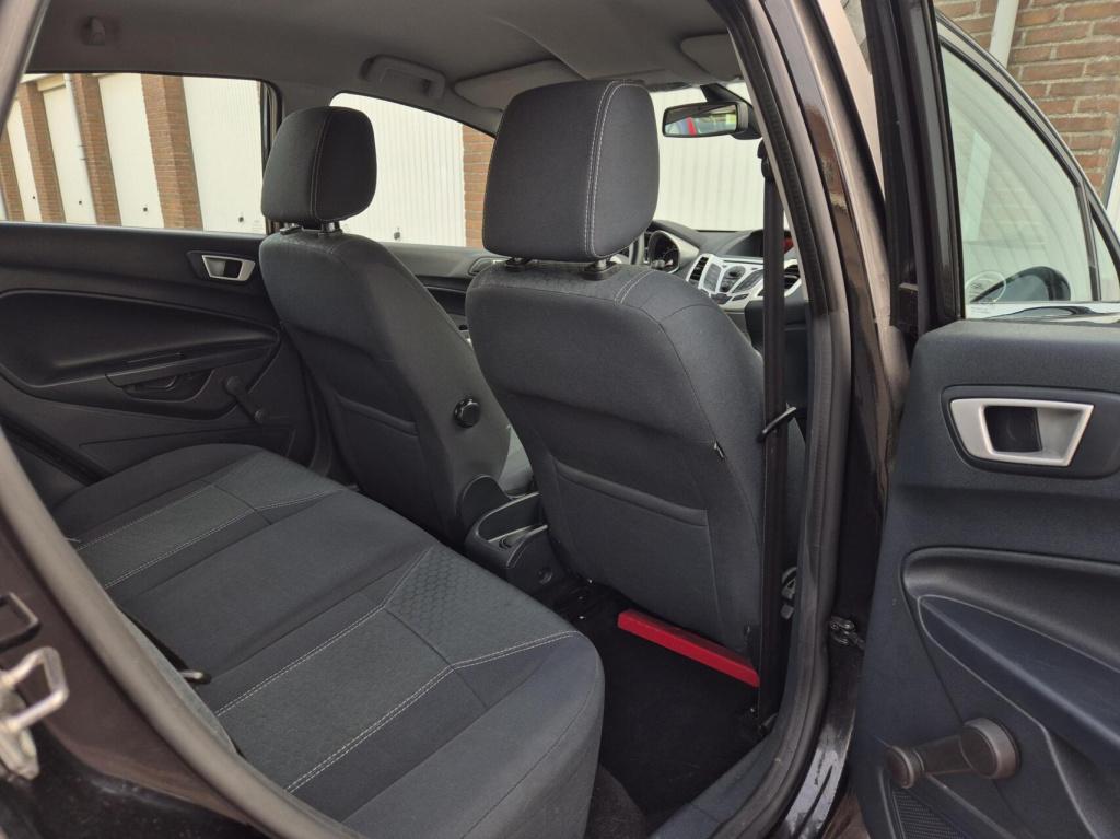 Ford Fiesta 1.25 titanium / dealeronderhouden / voorruitverwarming / stoelv