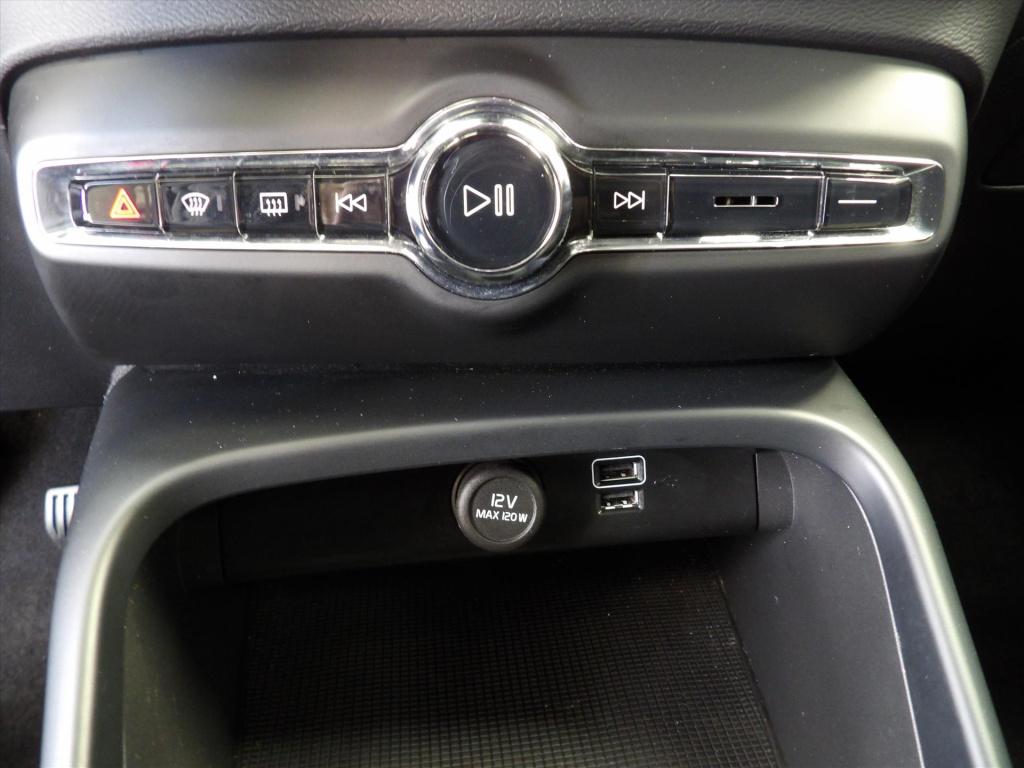 Volvo XC40 t3 163pk geartronic momentum core