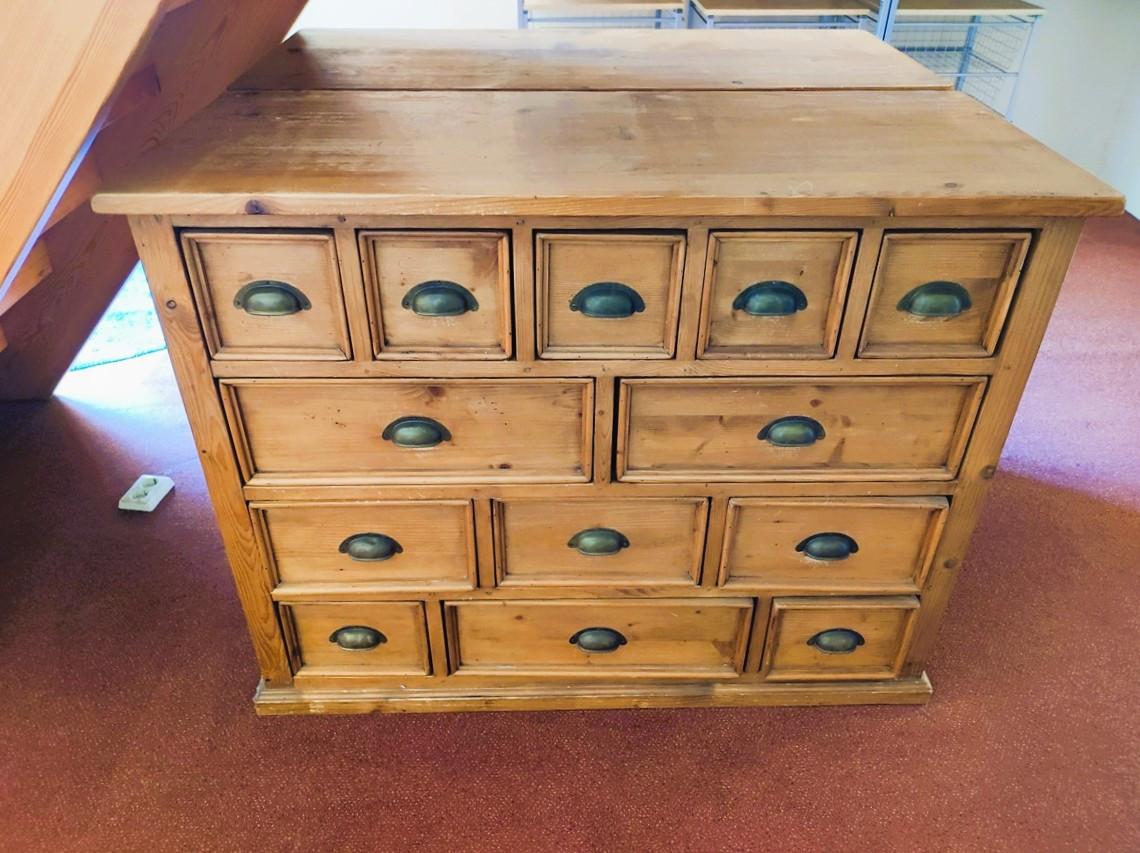 Grenen apothekerskast