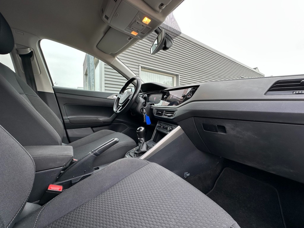 Volkswagen Polo 1.0 tsi comfortline business r-line camera virtual cockpit 