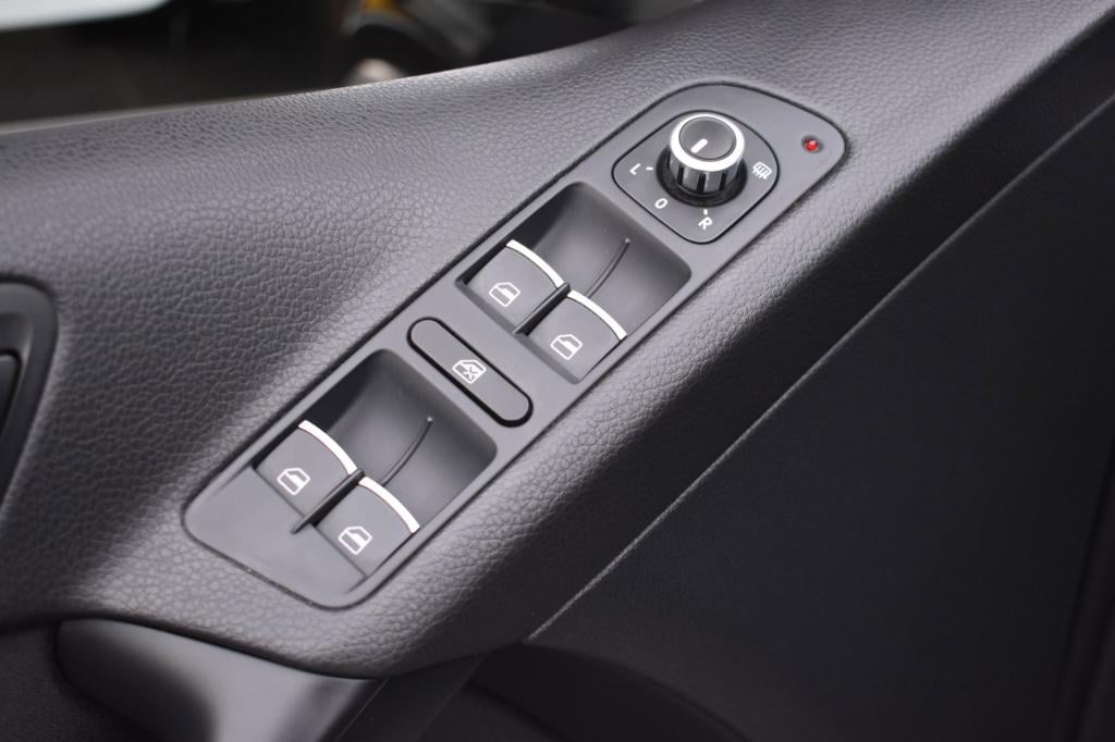 Volkswagen Tiguan 1.4 tsi r-line lm | trekhaak | xenon | led | stoelverwarm