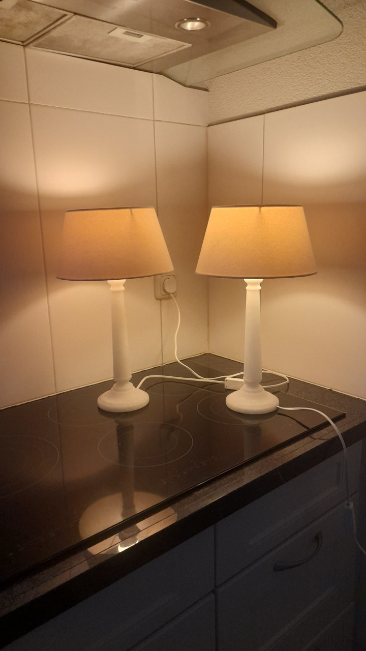2 x tafellamp met marmeren voet  (z.g.a.n.)