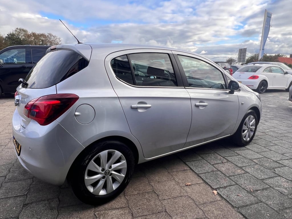 Opel Corsa 1.4 120 jaar edition, carplay, trekhaak enz. enz...