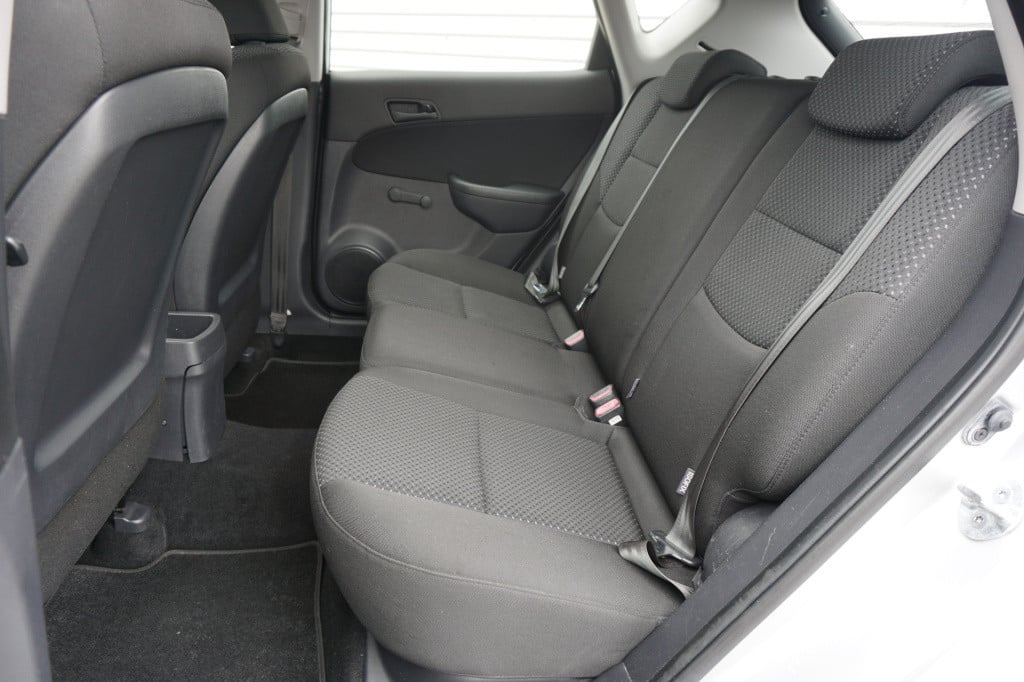 Hyundai I 30 1.4i active cool airco / elektr. ramen / parkeers. / cruise / 