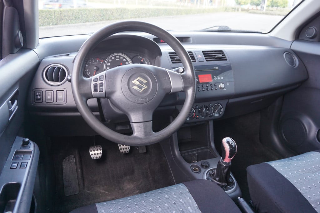 Suzuki Swift 1.5 comfort airco / elektr. ramen / stoelverwarming / lm velge
