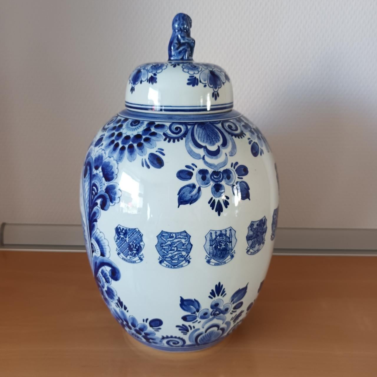 Delfts blauwe dekselvaas/gemberpot 't Hooge Huys handgeschilderd 1966