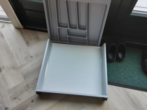 Gratis af te halen nieuwe  keuken laden zonder voor frontje