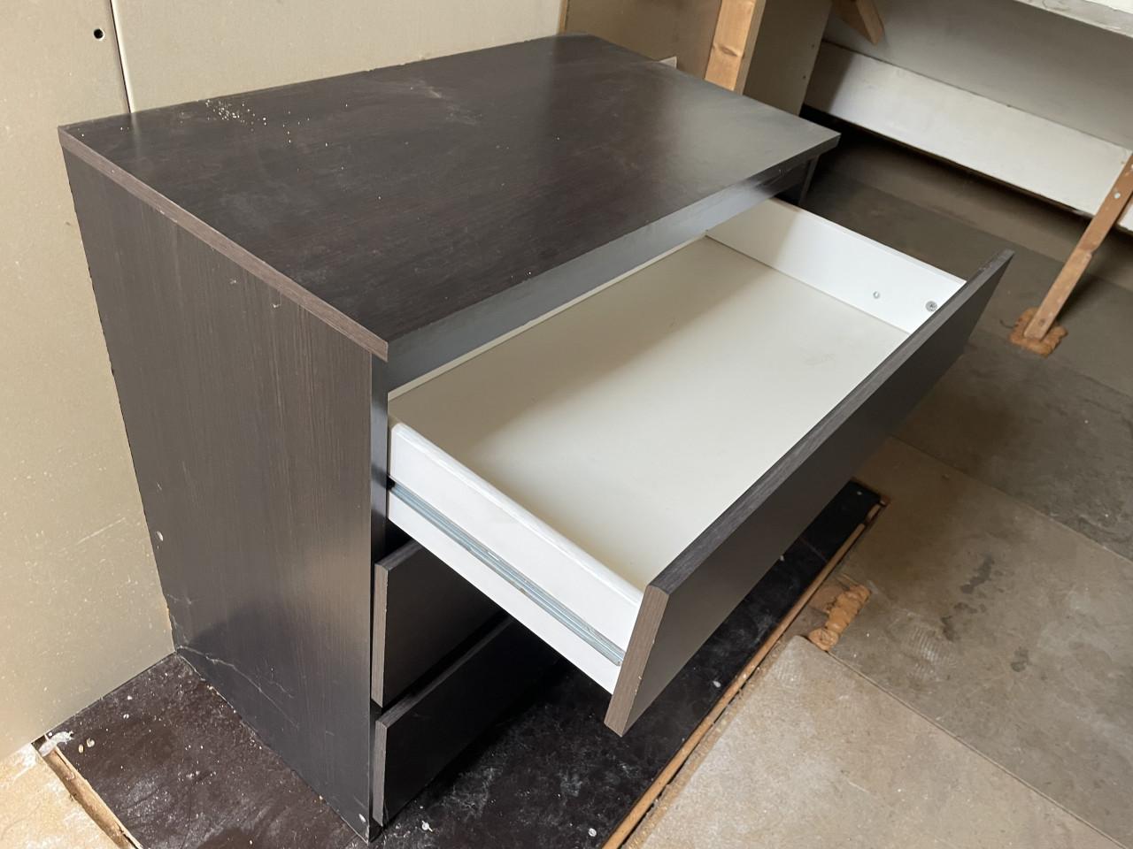Kast met drie ladens