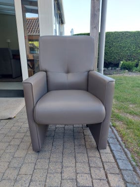 6 eetkamerstoelen met wieltjes