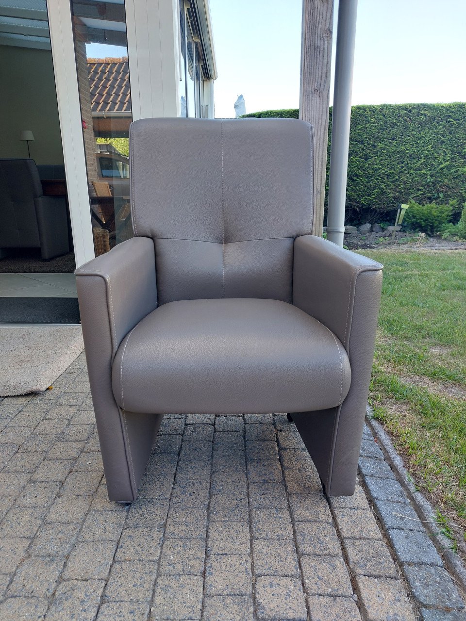 6 eetkamerstoelen met wieltjes