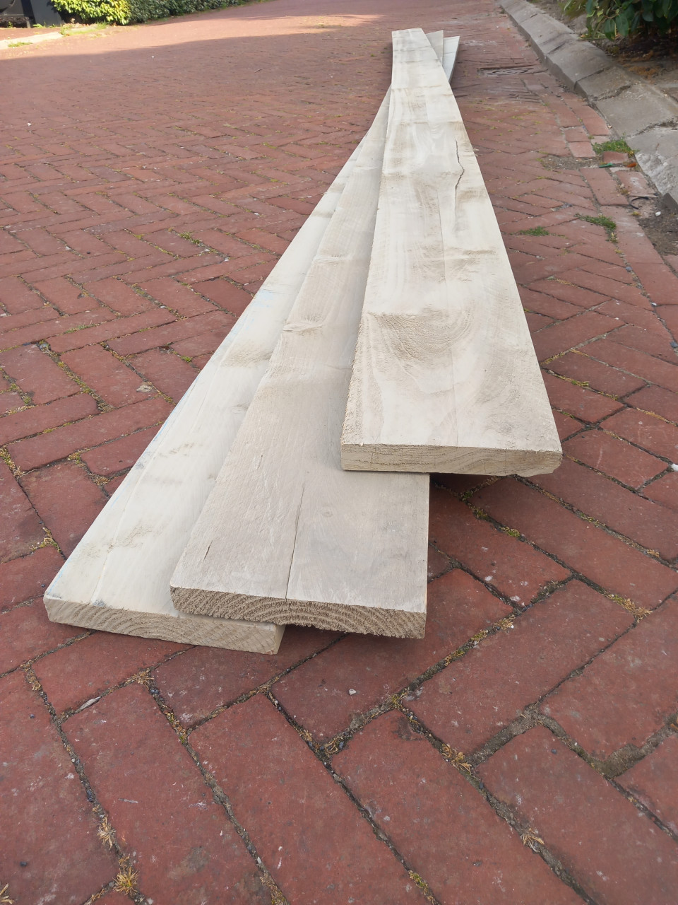 Geborstelde steigerplanken