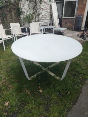 Ronde tafel en 4 stoelen  buiten terras