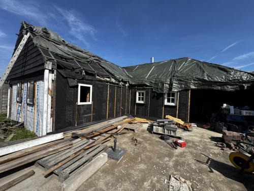 Gratis hout en isolatie (blokhut wordt gesloopt).