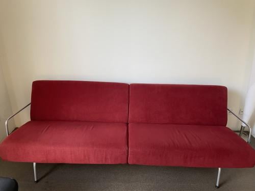 Mooi rood velours bankje