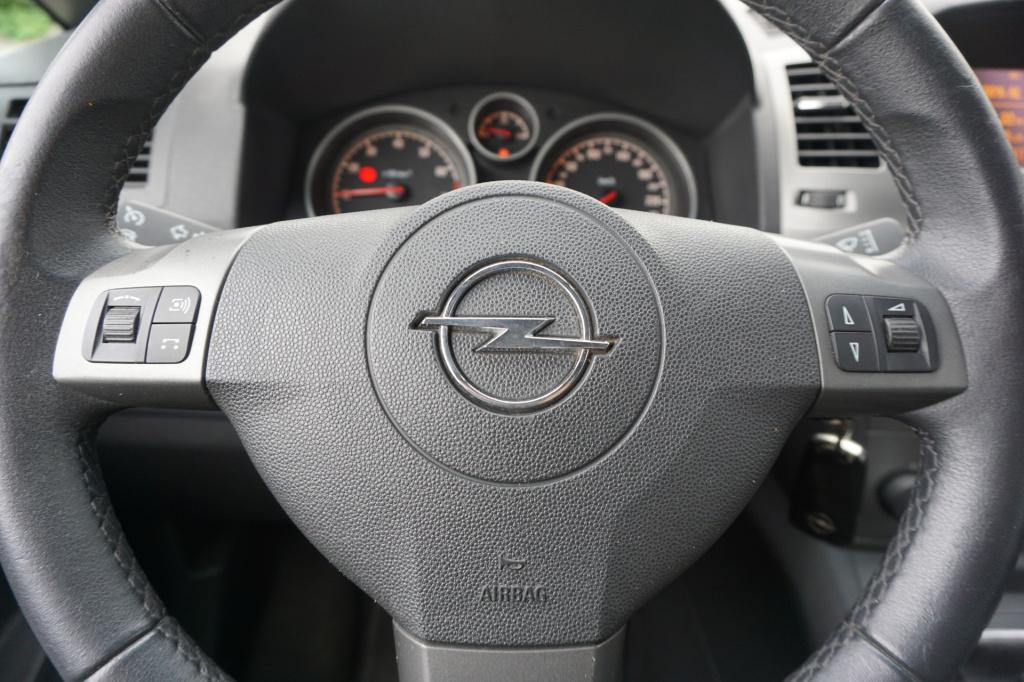 Opel Zafira 1.8 cosmo airco / cruise / elektr. ramen / parkeers. / trekhaak