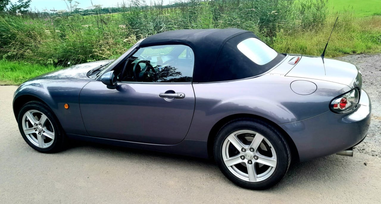 Auto Mazda MX5