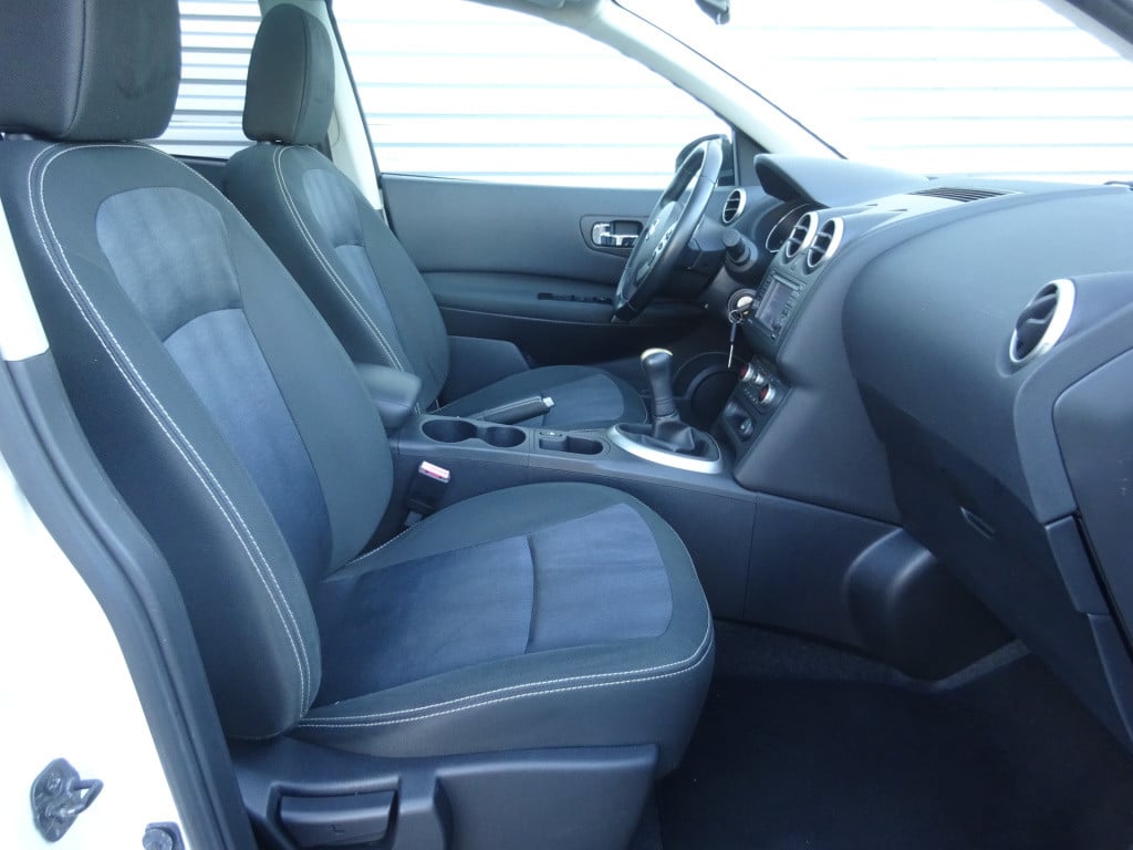 Nissan Qashqai 1.6 connect edition climate control / camera / trekhaak / lm