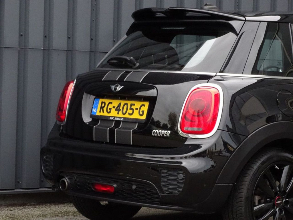 Mini Cooper mini 1.5 serious business automaat | jcw pack | king's cross