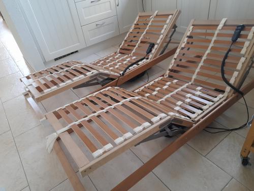 2 x Elektrisch verstelbare  lattenbodem 80 x 200 ( in goede staat )